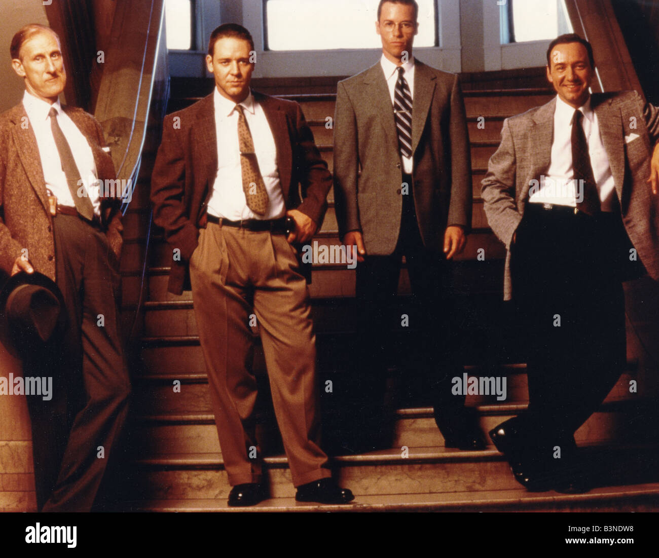 LA vertraulich 1997 Warner-Film mit Russell Crowe zweiter von links und Kevin Spacey auf der rechten Seite Stockfoto