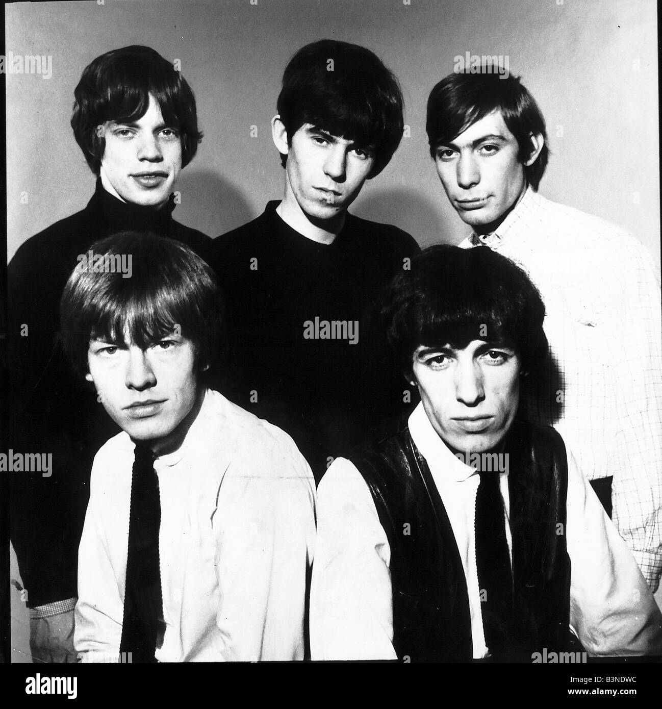 Rolling Stones Mitglieder von Links zu richtigen Keith Richards Bill Wyman  Mick Jagger Brian Jones Charlie Watts Stockfotografie - Alamy