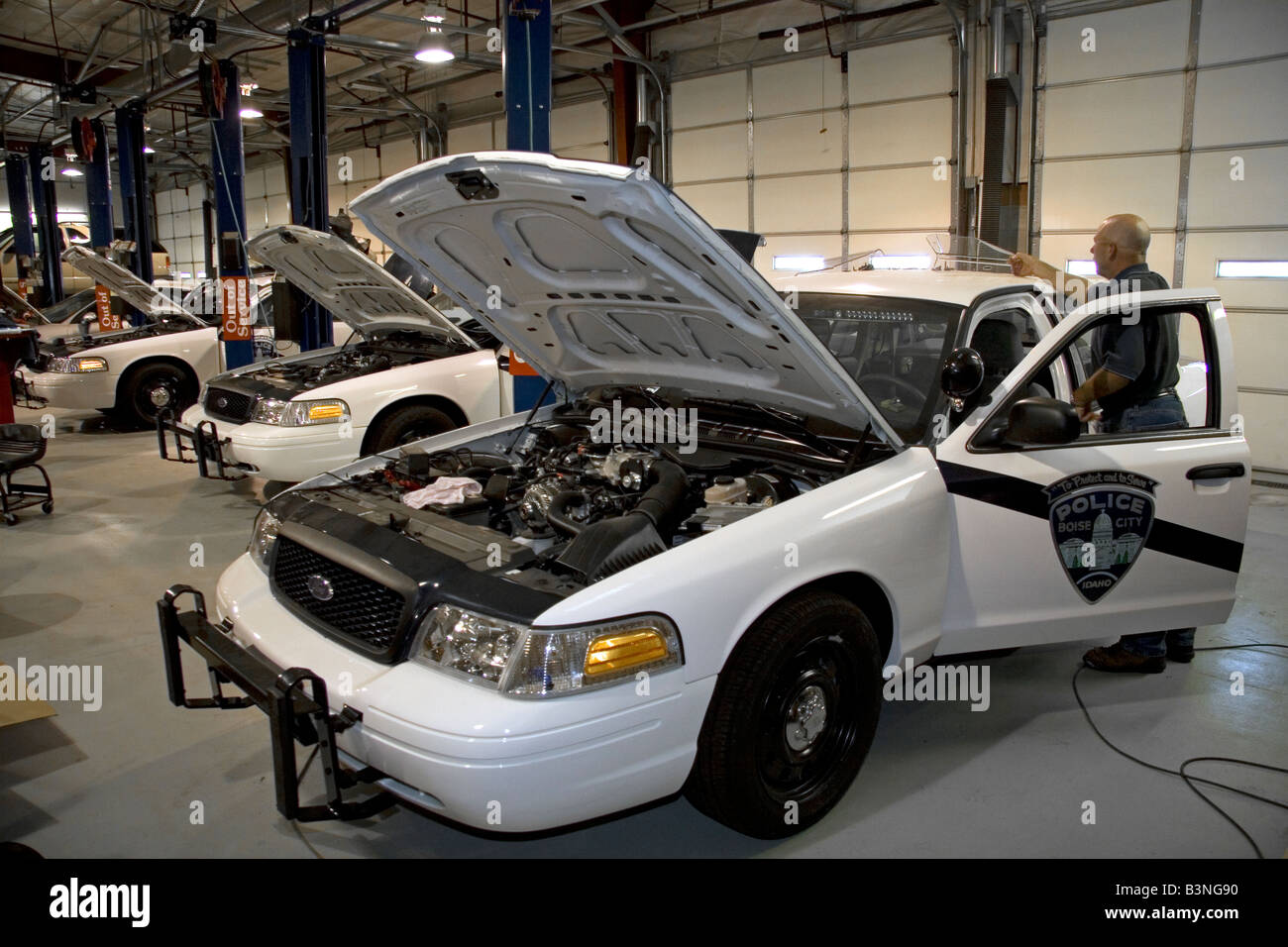 Unter der Haube ein Polizeifahrzeug flexable Kraftstoff in Boise, Idaho Stockfoto