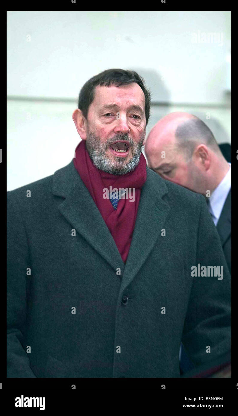 Der ehemalige Innenminister David Blunkett verlässt nach Hause heute nur wenige Stunden bevor der Bericht in dem Kindermädchen Visa Skandal Dec freigegeben wird Stockfoto