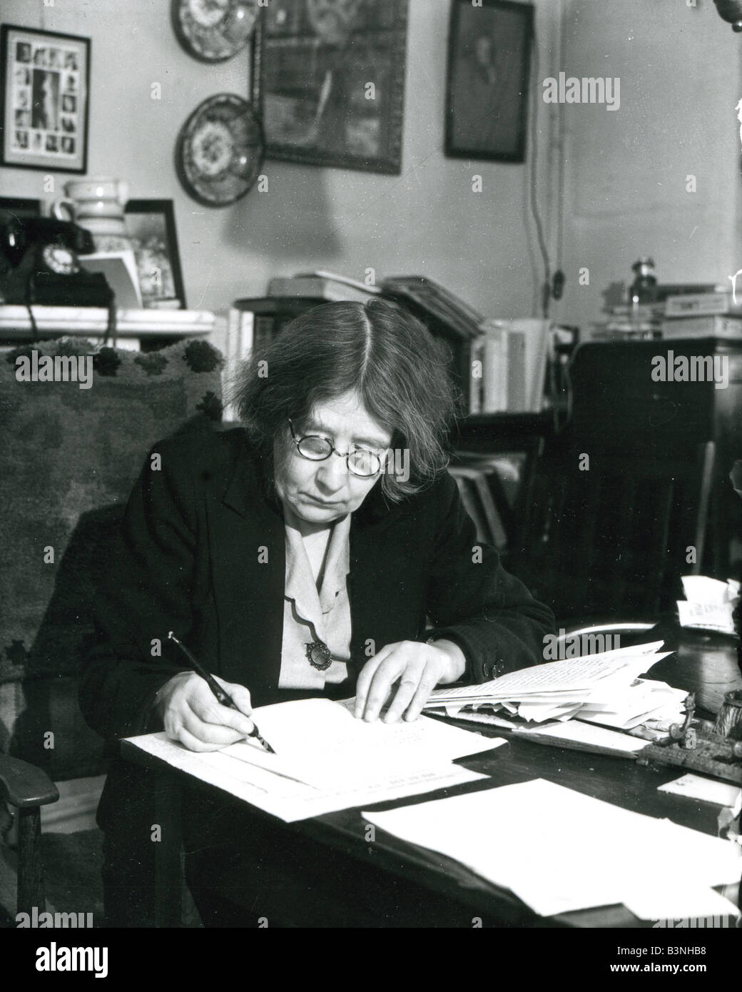 SYLVIA PANKHURST ehemaligen englischen Suffragetten als Präsident der Womens Notfall Kriegsrat im Jahr 1940 Stockfoto