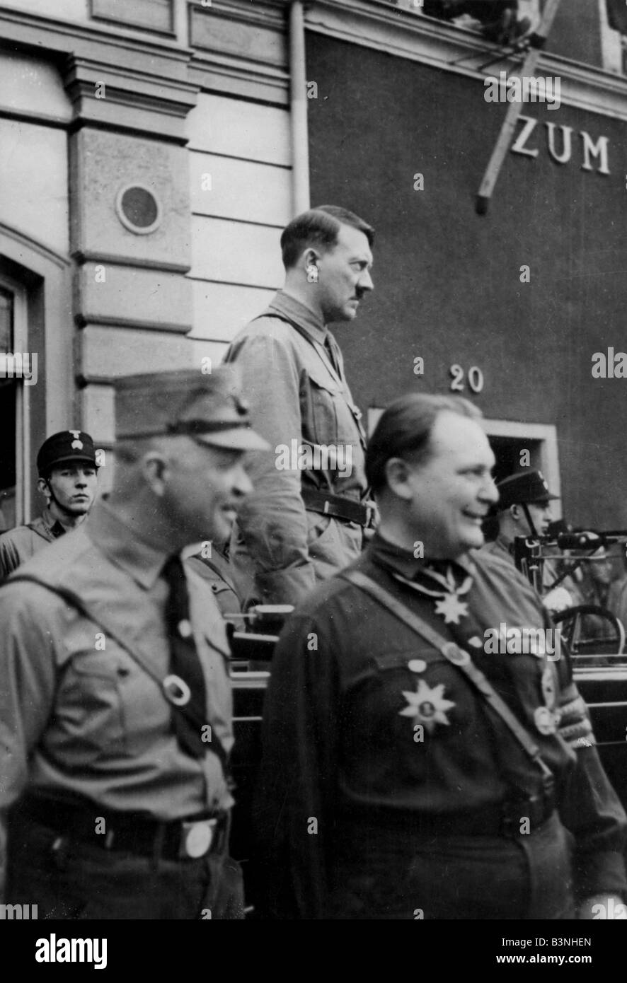 ADOLF HITLER auf ein Nazi rally in den späten 1930er Jahren mit Herman Göring auf der rechten Seite Stockfoto