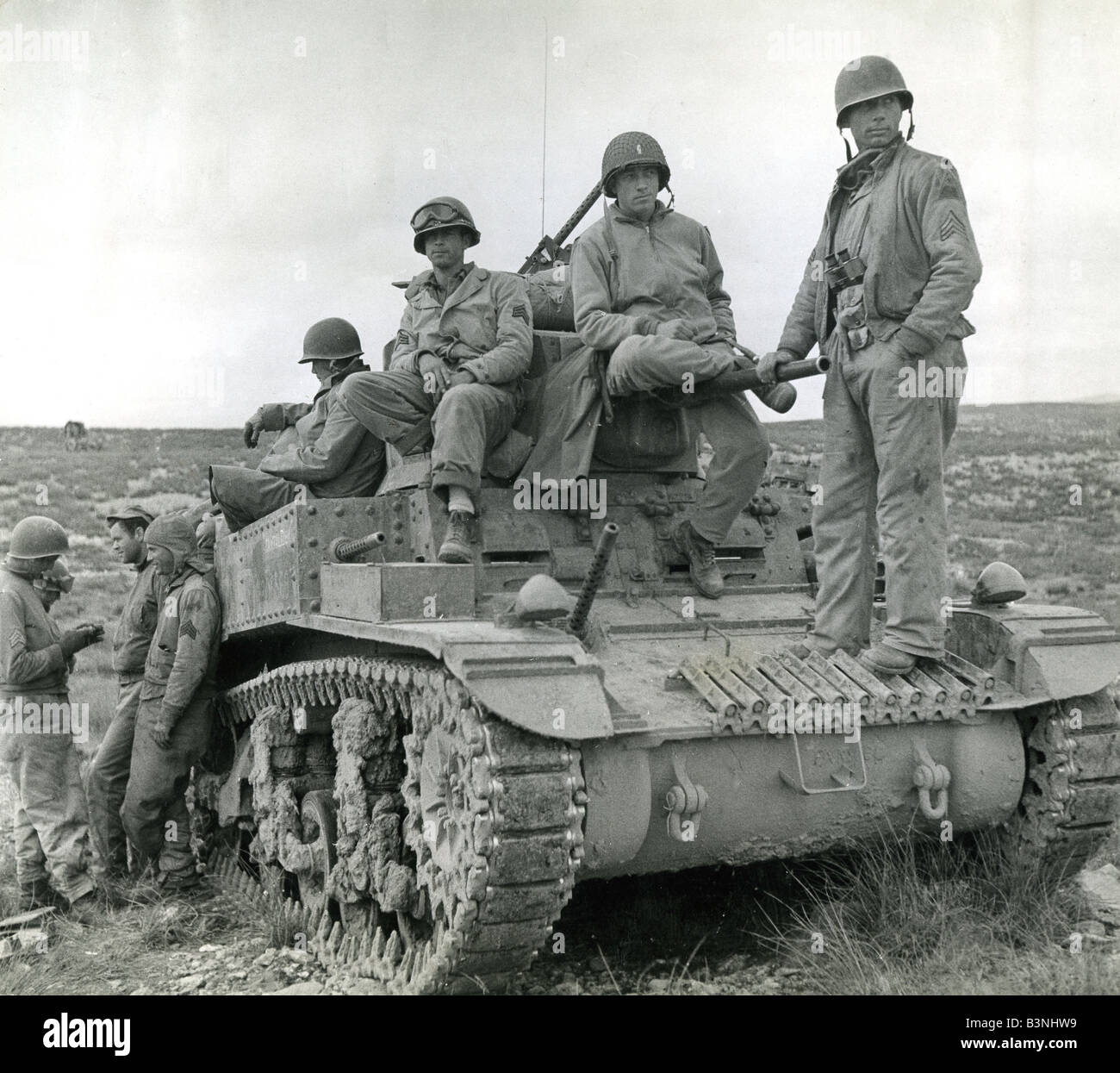 TUNESIEN - US-Panzerbesatzung in Tunesien 1943 vor der Invasion Siziliens. Stockfoto