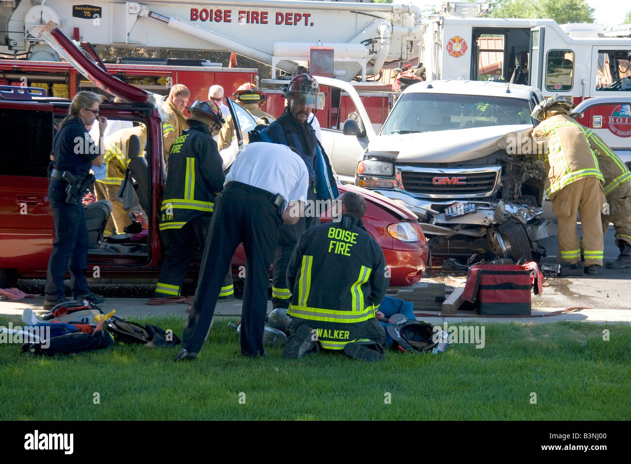 Feuerwehrleute reagieren zu einem Verkehrsunfall in Boise, Idaho Stockfoto