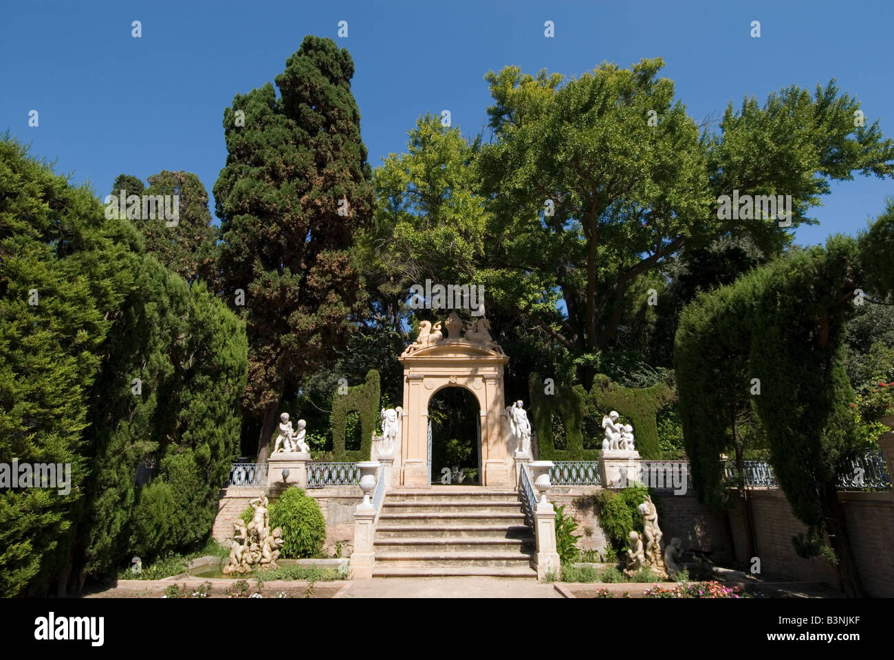 Eingang Tor zum Schlosspark Palacete y Jardins de Monforte in Valencia, Spanien Stockfoto