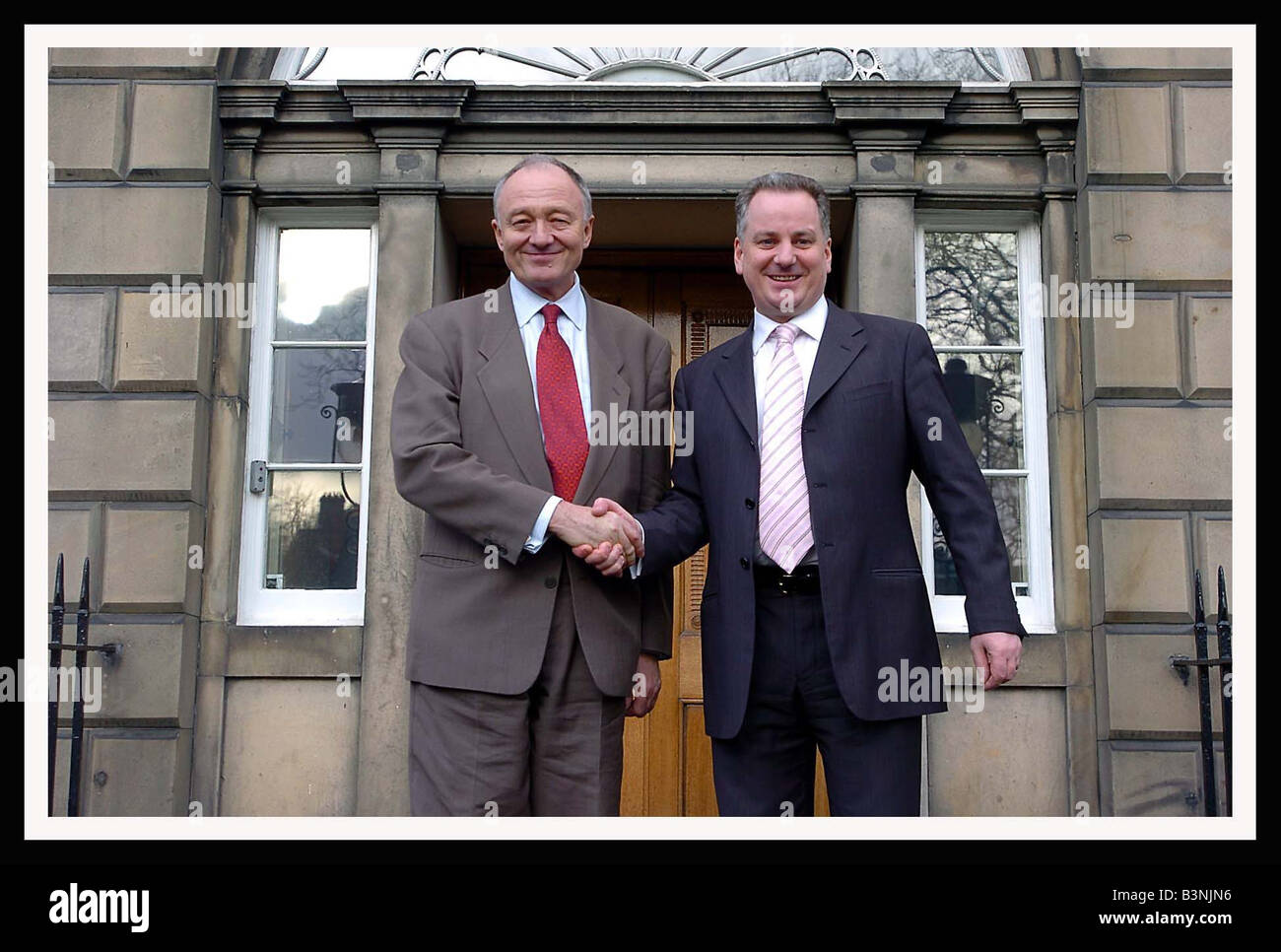 Ken Livingstone bei einem Besuch in Bute Haus für Gespräche mit ersten Ministers Jack McConnell Januar 2005 Stockfoto