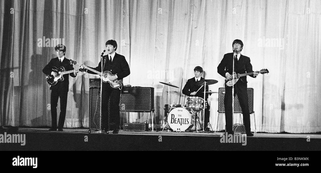 Beatles-Dateien 1964 John Lennon, Paul McCartney George Harrison und Ringo Starr spielt im Paris Olympia in Frankreich Stockfoto