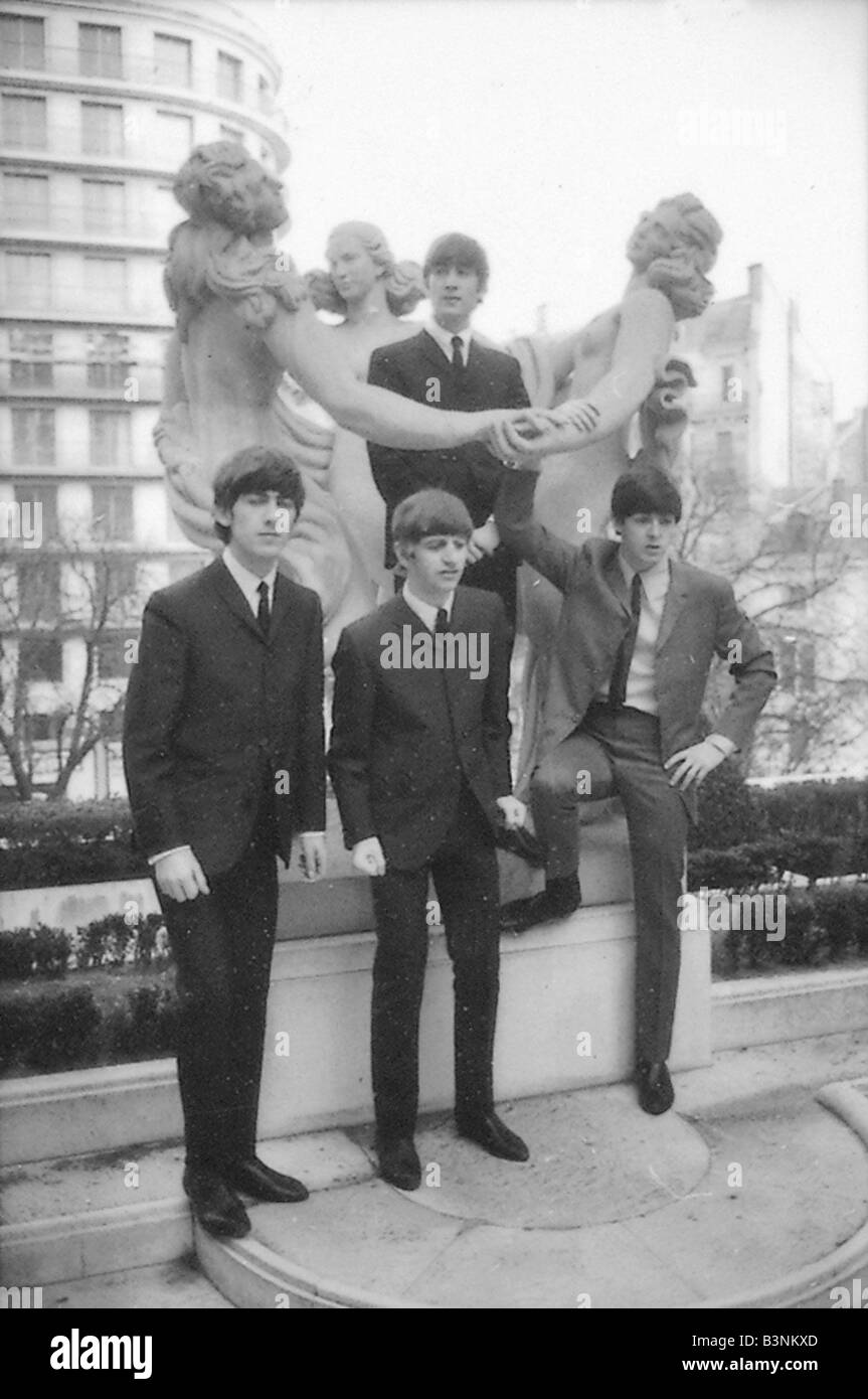 Beatles-Dateien die Beatles 1964 in Paris außerhalb der George V Hotel Januar 1964 Stockfoto