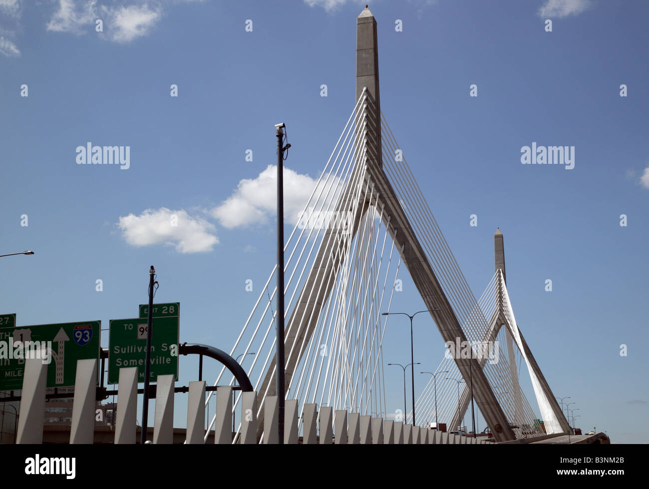 Schuss von Leonard P. Zakim Bunker Hill Memorial Bridge, Boston, Massachusetts, USA Stockfoto