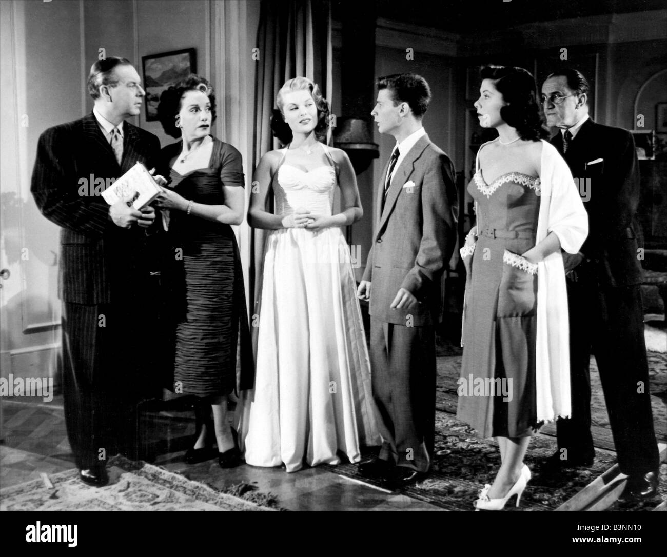 Leben mit LYONS 1954 exklusiv/Hammer Film mit Bebe und Ben Lyons auf der linken Seite und Belinda Lee neben Ihnen Stockfoto