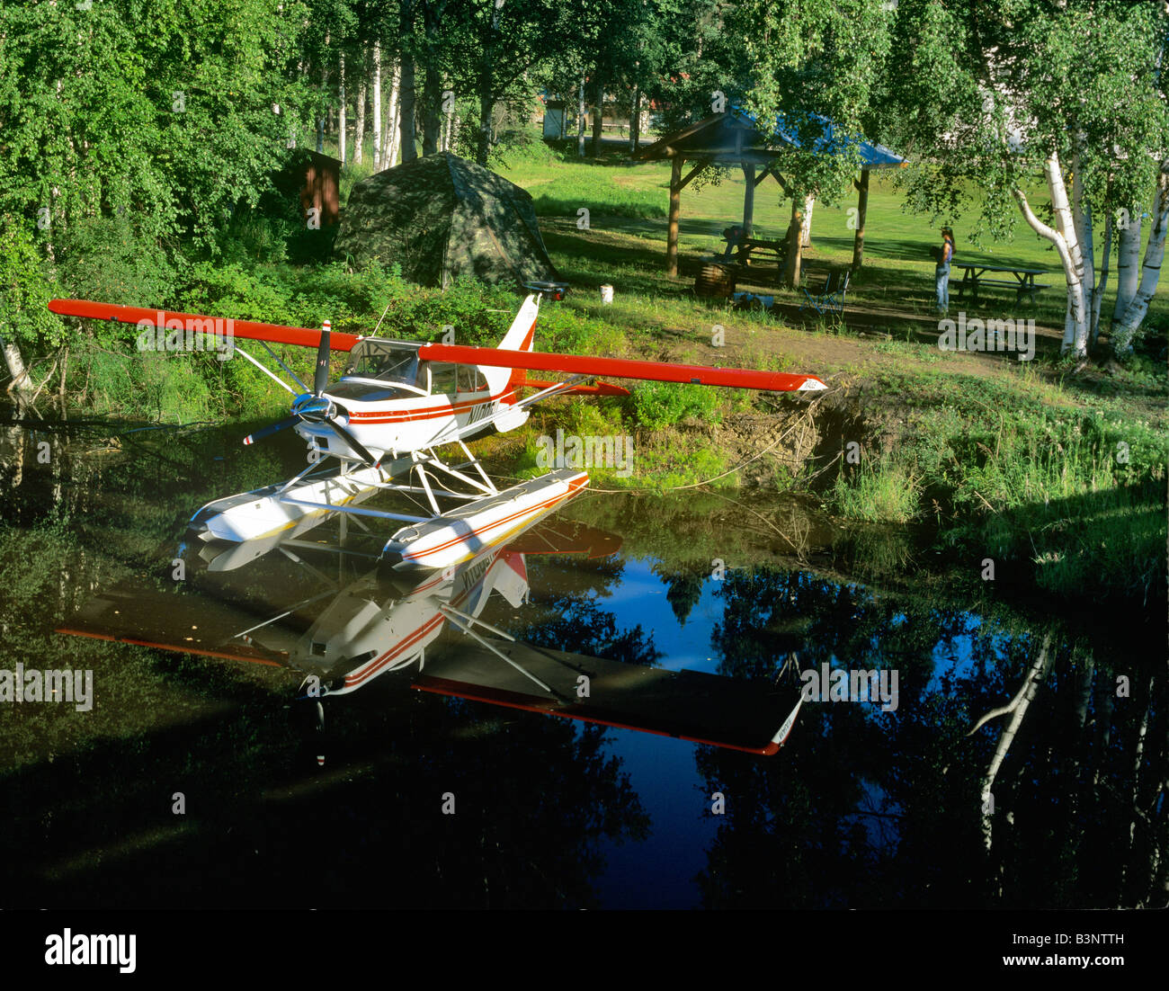 Maule Wasserflugzeug mit Camouflage Zelt Manley Alaska Stockfoto