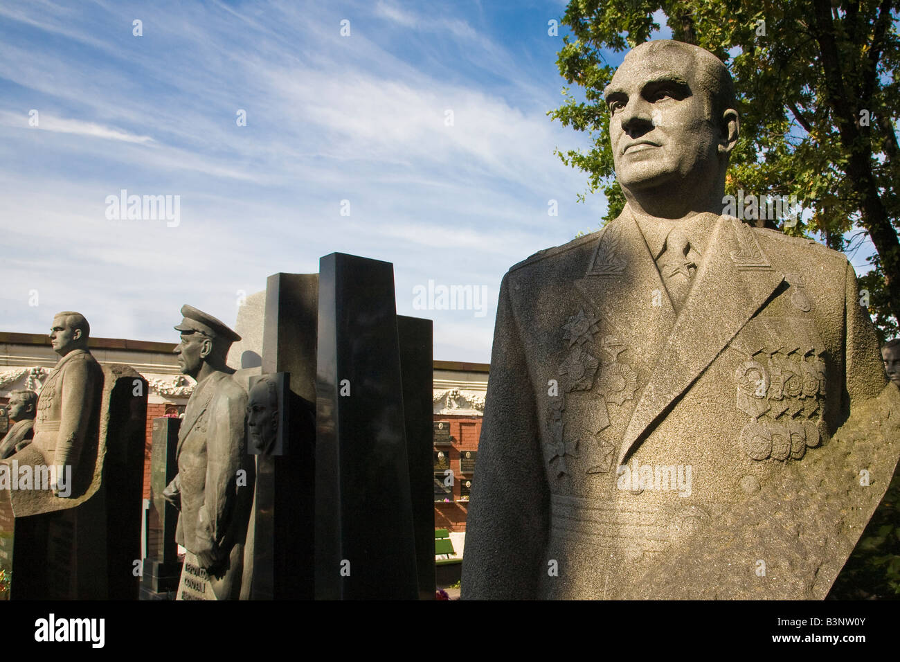 Geformten Denkmäler der russischen Generäle in Nowodewitschi-Friedhof. Stockfoto