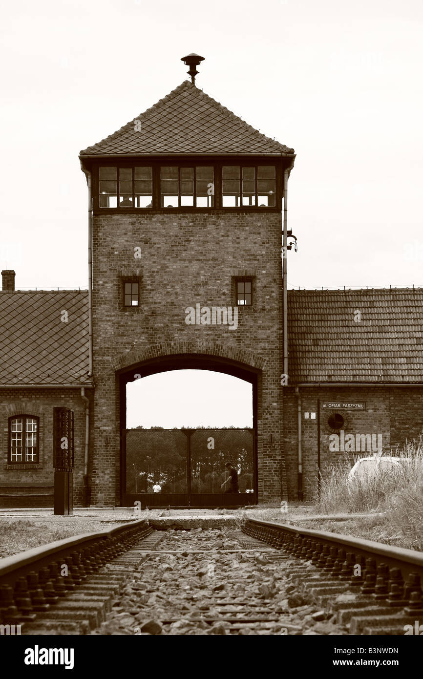Hells Gate; der Haupteingang in das KZ Auschwitz-Birkenau (Auschwitz II) in der Nähe von Krakau, Polen Stockfoto