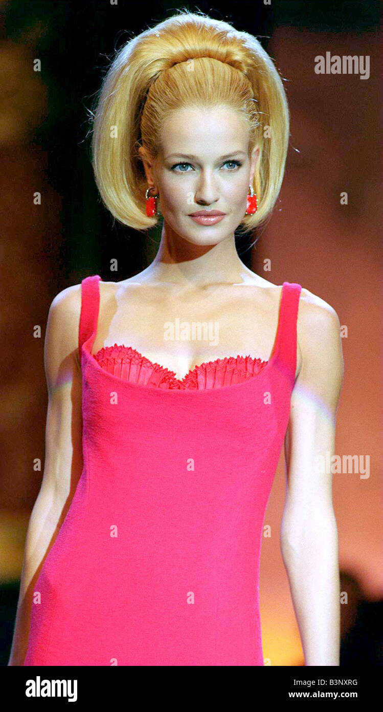 Karen Mulder Modelle Christian Dior Sammlung während der Paris Fashionweek Januar 1996 Stockfoto
