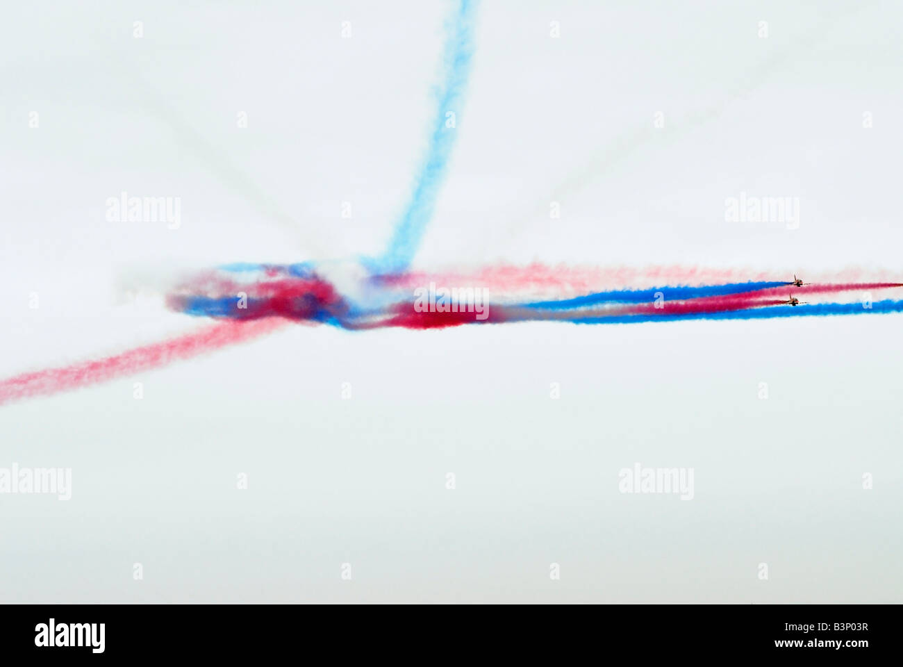 Die roten Pfeile anzeigen zeigen perfekte Teambildung fliegen während eine Anzeige beim Bournemouth Air festival Stockfoto