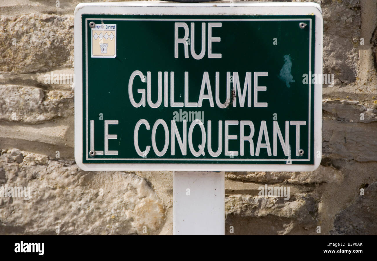 Barneville, Normandie, Frankreich. Zeichen markieren "William der Eroberer-Straße" Stockfoto