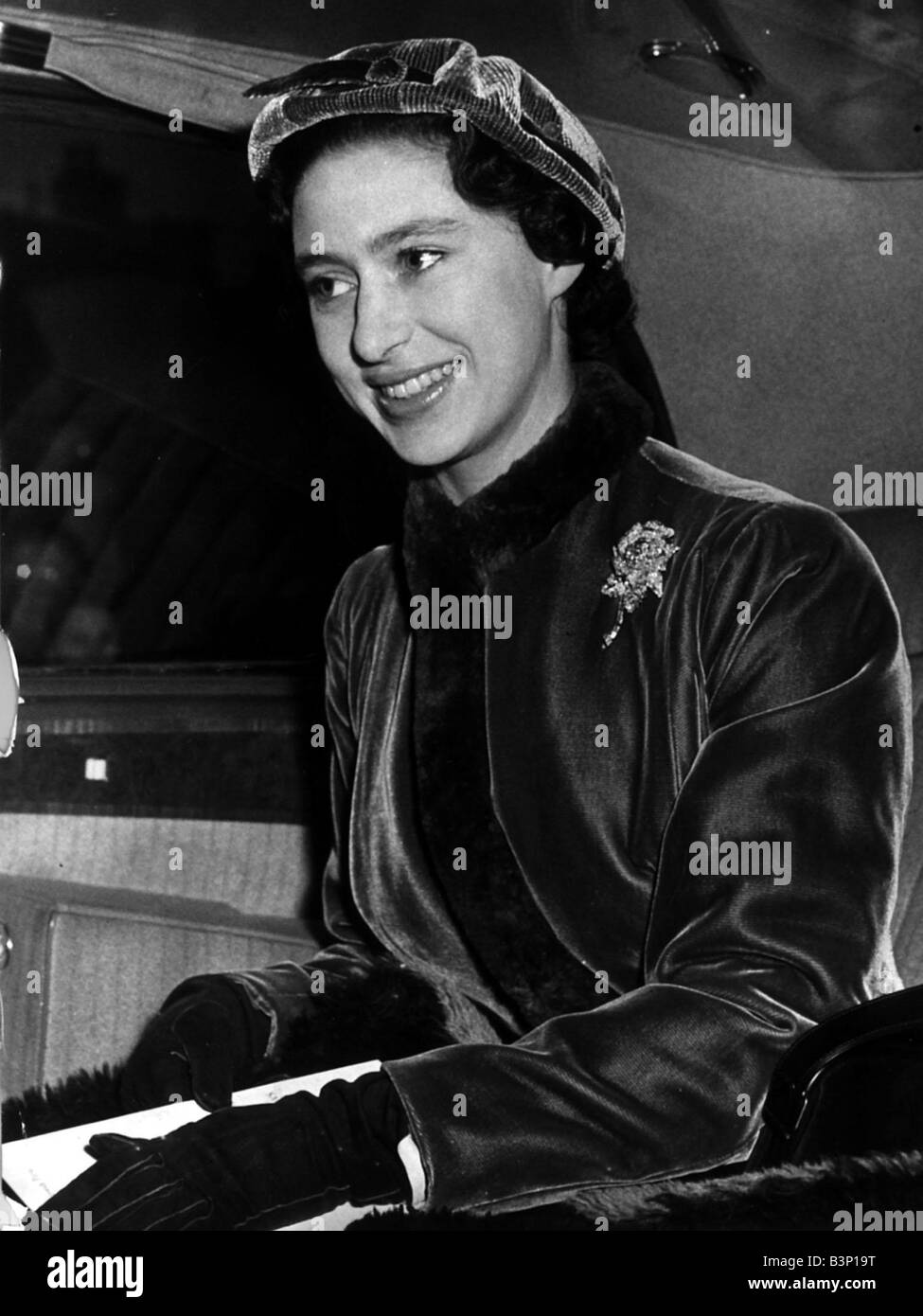 Prinzessin Margaret im Auto als She fuhr durch Pappel, ein Gemeindezentrum Oktober 1955 öffnen Stockfoto