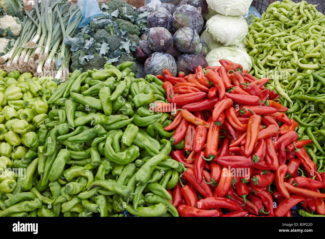 Frisches Gemüse, angezeigt auf Dienstag Markt in Fethiye. Provinz Mugla, Türkei. Stockfoto