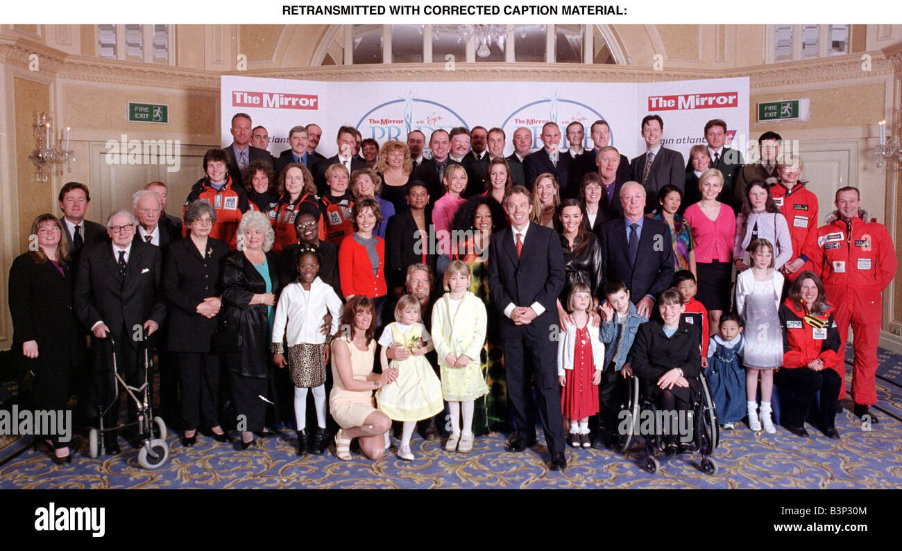 Spiegel stolz von Großbritannien Awards 2000 Gewinner der voll Linie Up bei heuer s Pride of Britain Awards in London s Hilton Hotel heute Dienstag, 11. April 2000 L R wieder Ian Botham Mark Blomfield Tom Tracey Jamie Blackhall Michael Foale Michael Currin Sally Cox Gehane Gordelier Sgt Duncan Manieren Mark Taylor Simon Weston Pc Derek Worsfold Colin Adey Isnp Steve Gregory Stephen Niland Carl Fallowfield Ron Dowson Chris Tarrant Alastair Mulcahy Emma Stopford Martin McTigue und Major Damar Ghale Mitte vorne Piers Morgan Patrick Moore Chris Evans Caroline Hamilton Zoe Hudson Pom Oliver Ann Daniels Rosie Stockfoto
