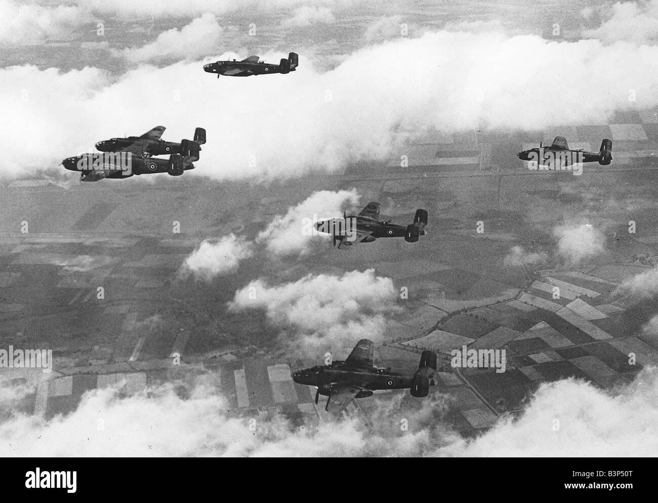 WW2 Mitchell B-25 Bomber während des Fluges Stockfoto