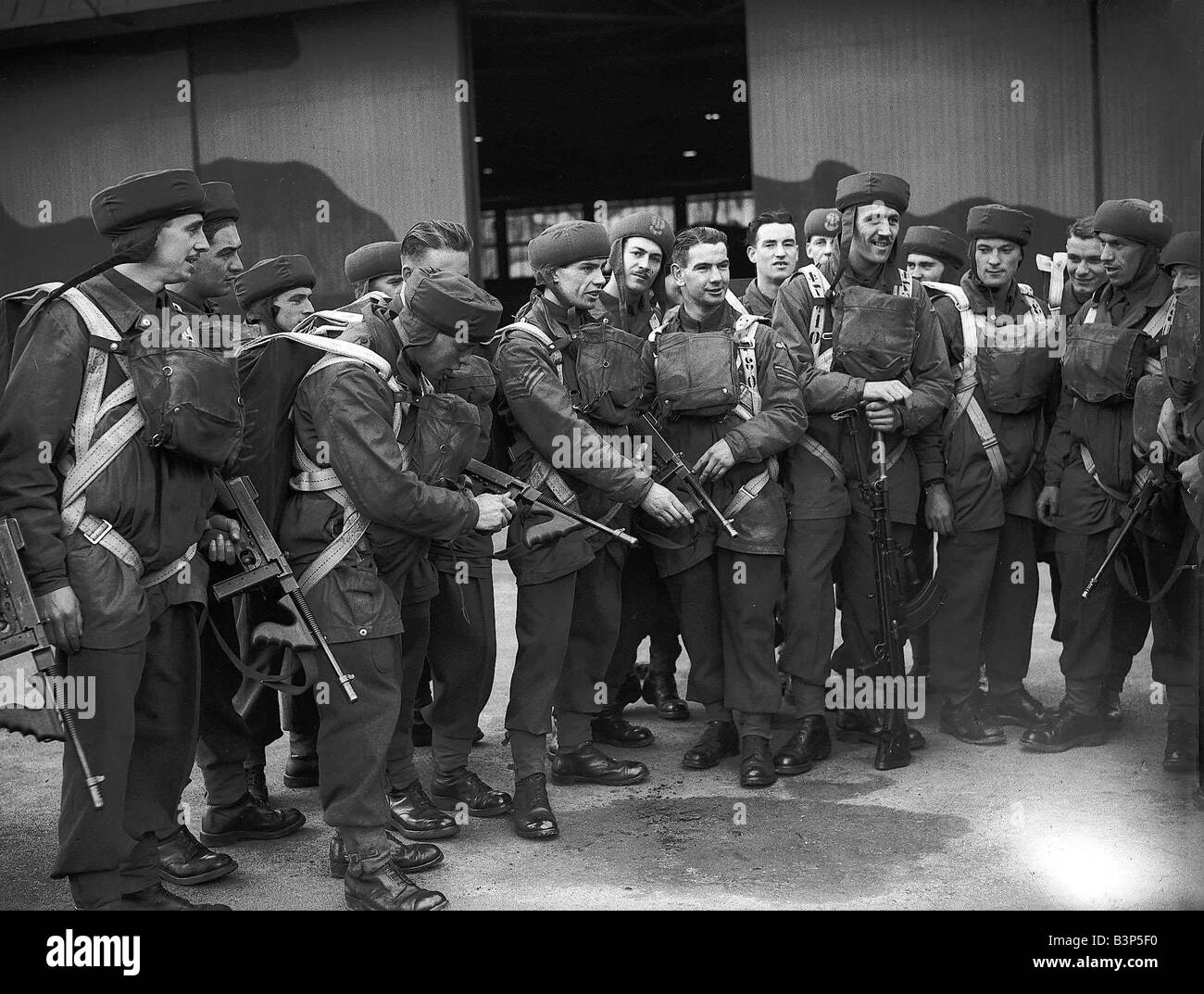 Fallschirmjäger aller ausgestattet im 2. Weltkrieg Stockfoto