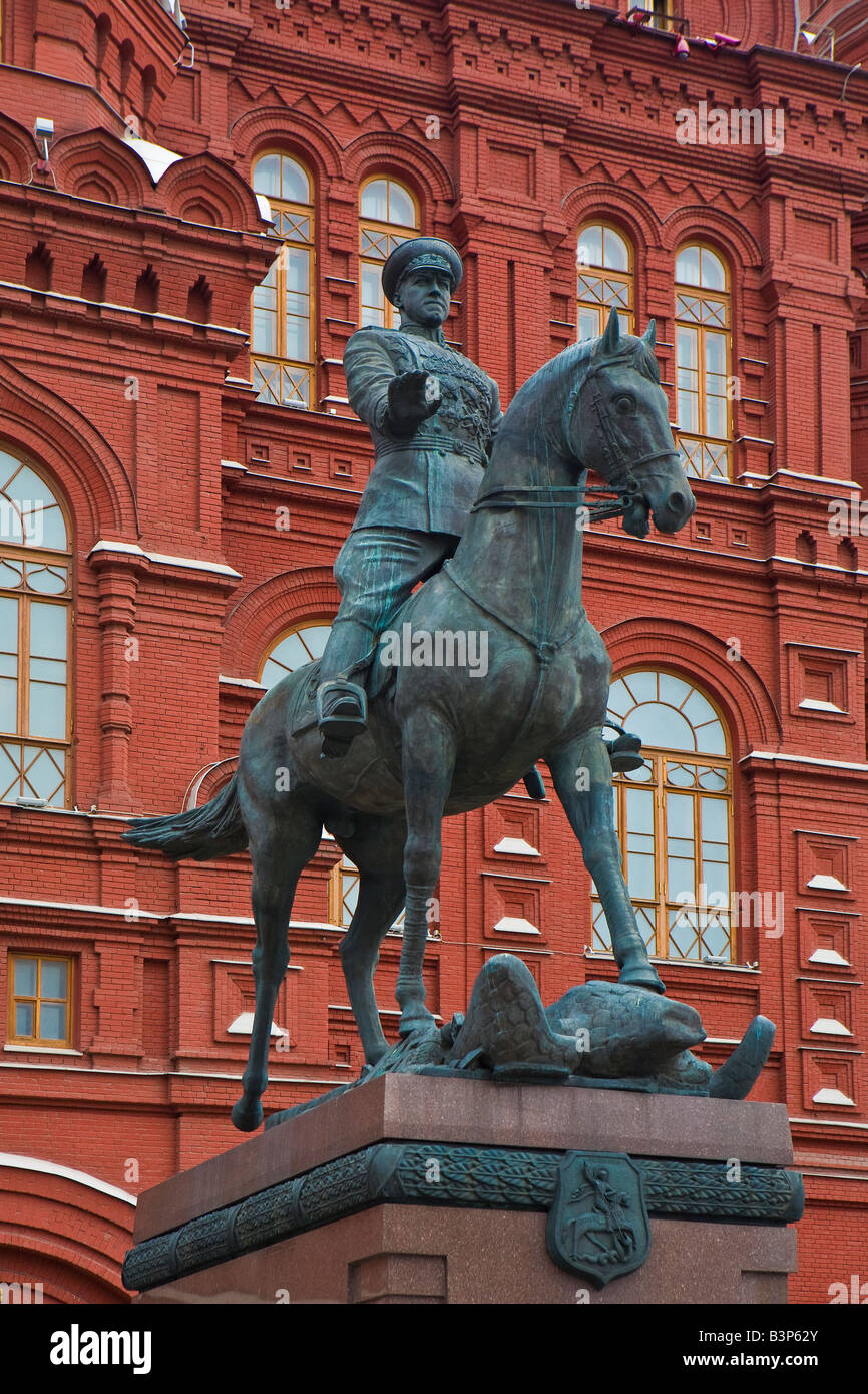 Denkmal des Marschalls der Sowjetunion Georgij Konstantinowitsch Schukow, GCB auf dem Manege-Platz, von Wjatscheslaw Klykow. Stockfoto
