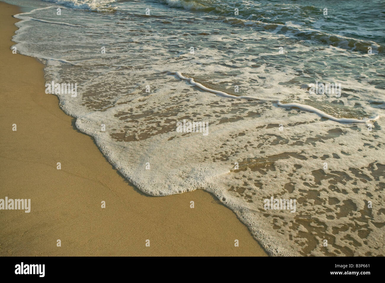 Ostseeküste Wellen an einem Strand in Nida in der Kurischen Nehrung Nationalpark Litauens Stockfoto