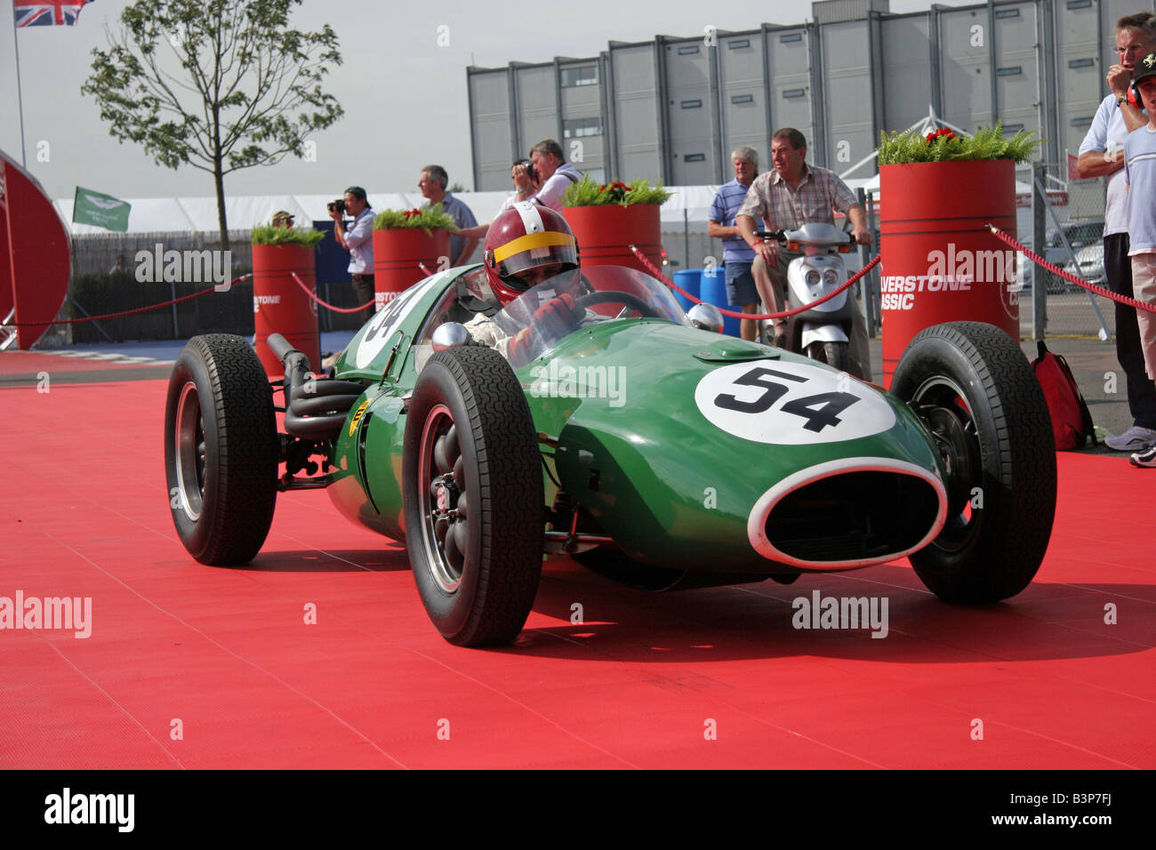 Markieren Sie darten aus Jersey in No.54 ein 1958 British Racing Green, Cooper T45 im Fahrerlager Stockfoto