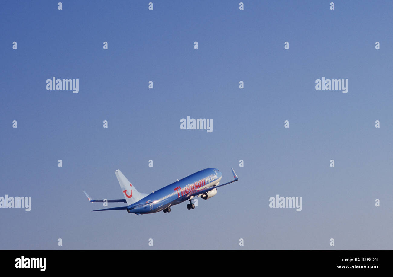 ThomsonFly com Flugzeug nach dem Start vom Flughafen von Palma De Mallorca Balearen Spanien Samstag, 26. Juli 2008 Stockfoto