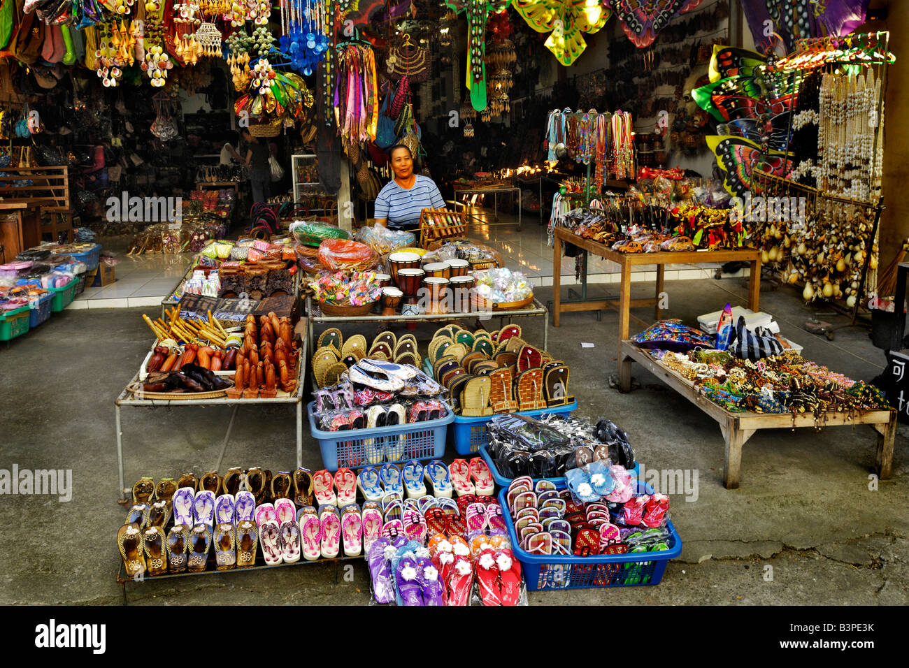 Stall zu verkaufen Souvenirs im Tana Lot Tempel, Bali, Indonesien Stockfoto