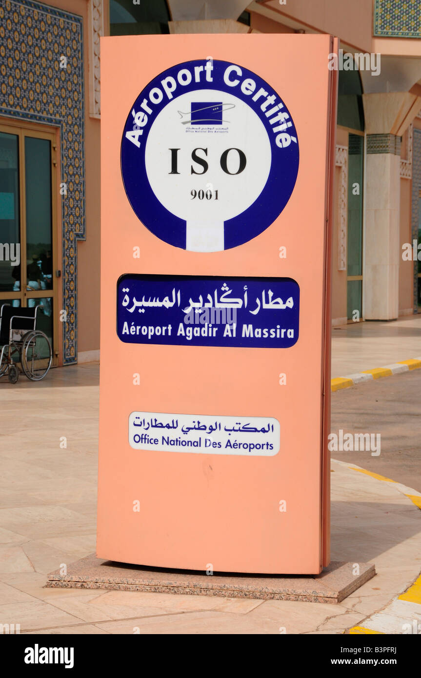 Schild "ISO-9001-Zertifizierung für den Flughafen", Al-Massira Airport, Agadir, Marokko, Afrika Stockfoto