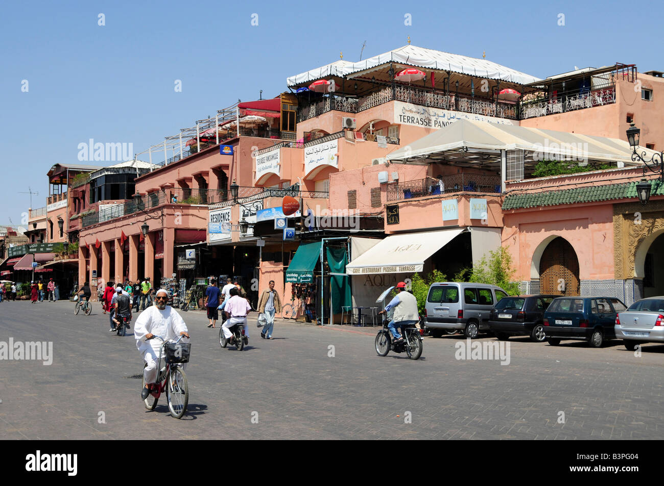 Cafés in Jemma el Fna Platz, "Platz der Betrüger" oder "Platz der erhängte", Marrekesh, Marokko, Afrika Stockfoto