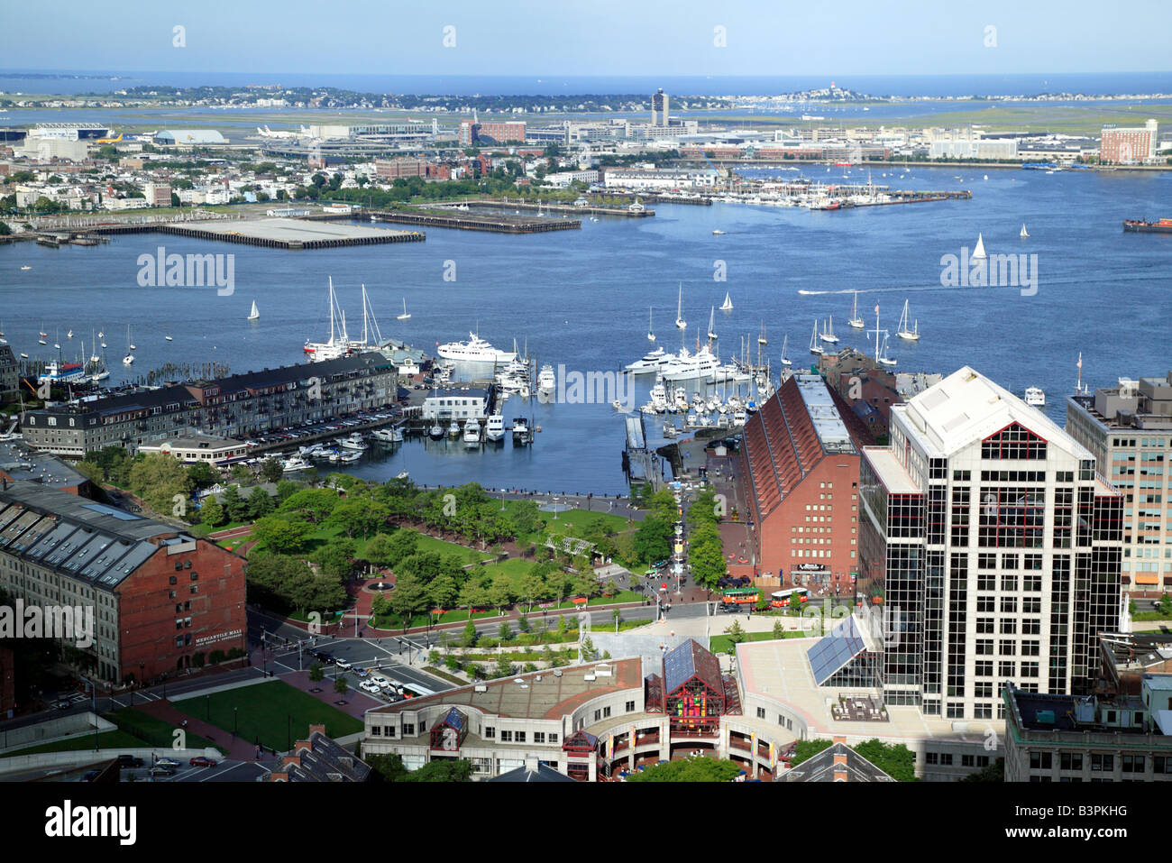 Arial Ansicht von Boston Hafen mit Boston Logan Airport im Hintergrund Stockfoto Arial Ansicht von Boston Hafen mit Boston Logan Airport im Hintergrund Stockfoto
