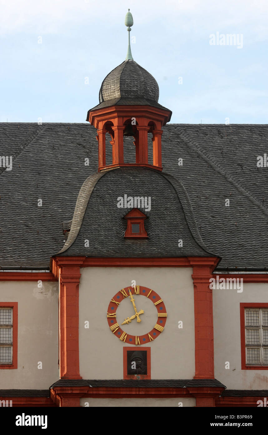 Altes Kaufhaus Mit Dem Augenroller, einem ehemaligen Kaufhaus mit der Statue eines Kopfes, Rollen, die seine Augen, jetzt der Aufstellungsort von t Stockfoto