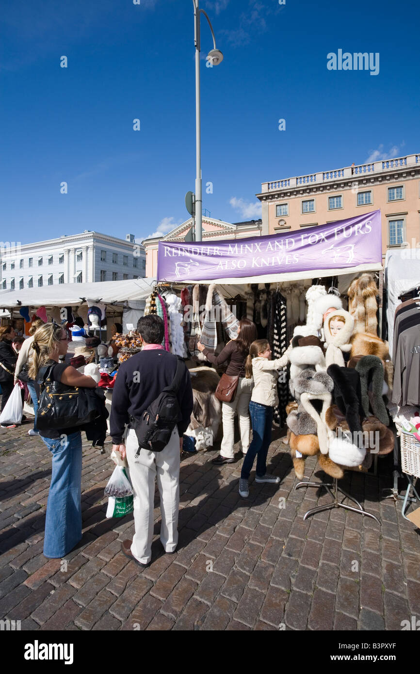 Stehen Sie auf dem Marktplatz Kauppatori Helsinki Finnland Stockfoto