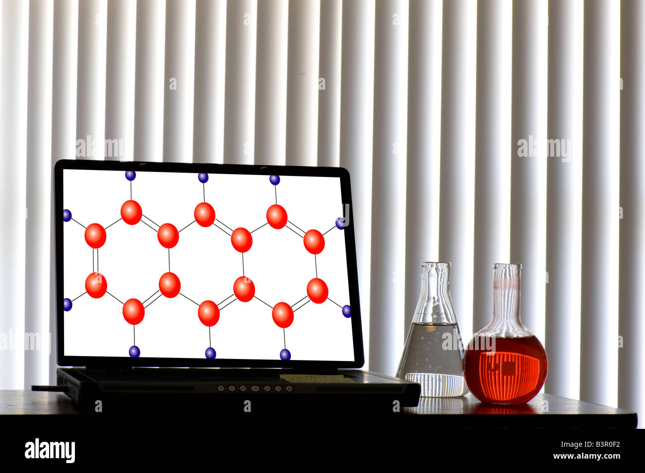 wissenschaftliche Symbole auf Laptop-Computer angezeigt Stockfoto