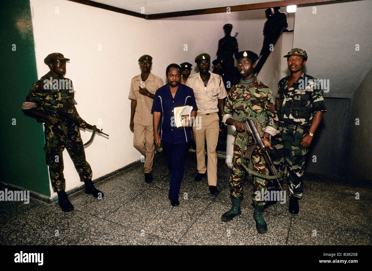 SIERRA LEONE ", MICHAEL ABDULAI, EIN EHEMALIGER MINISTER WIRD ZUM GESICHT UNTERSUCHUNG DER KORRUPTION DER EHEMALIGE MINISTER & ÖFFENTLICHEN SEVANTS GEBRACHT, Stockfoto