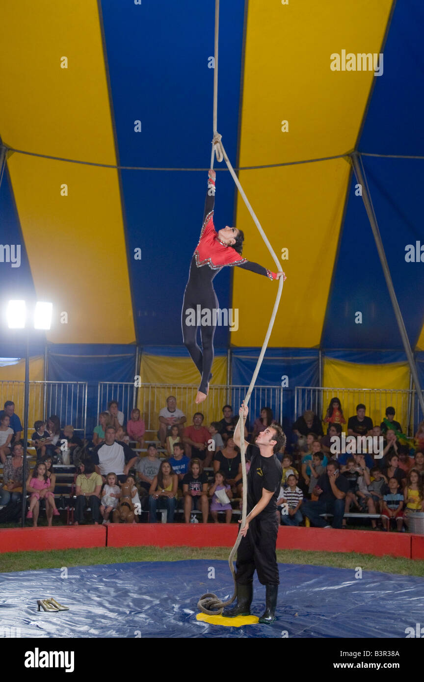 Trapezkünstlern im Zirkus Stockfoto
