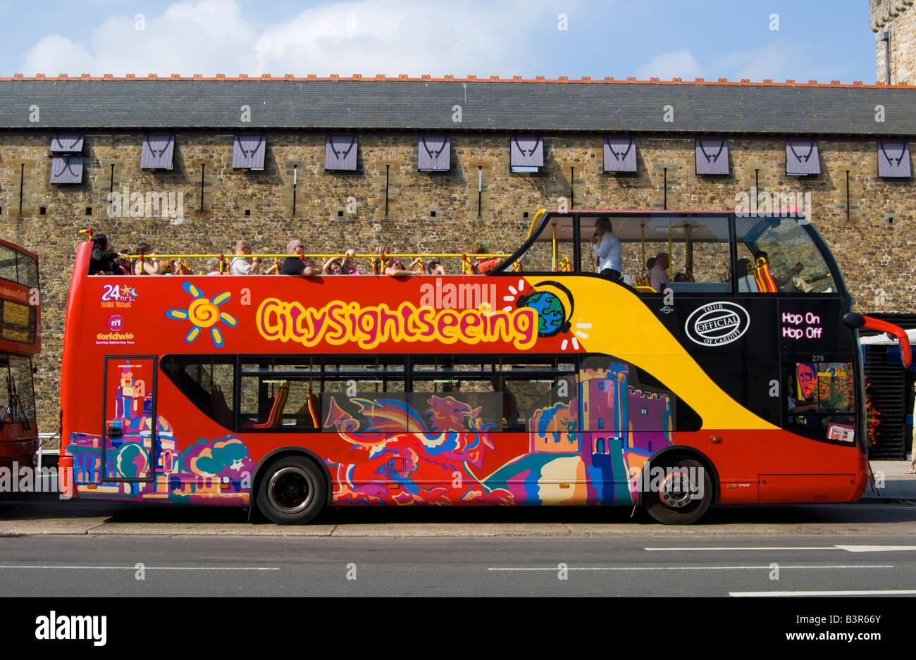 site-seeing Bus Cardiff castle Stockfoto