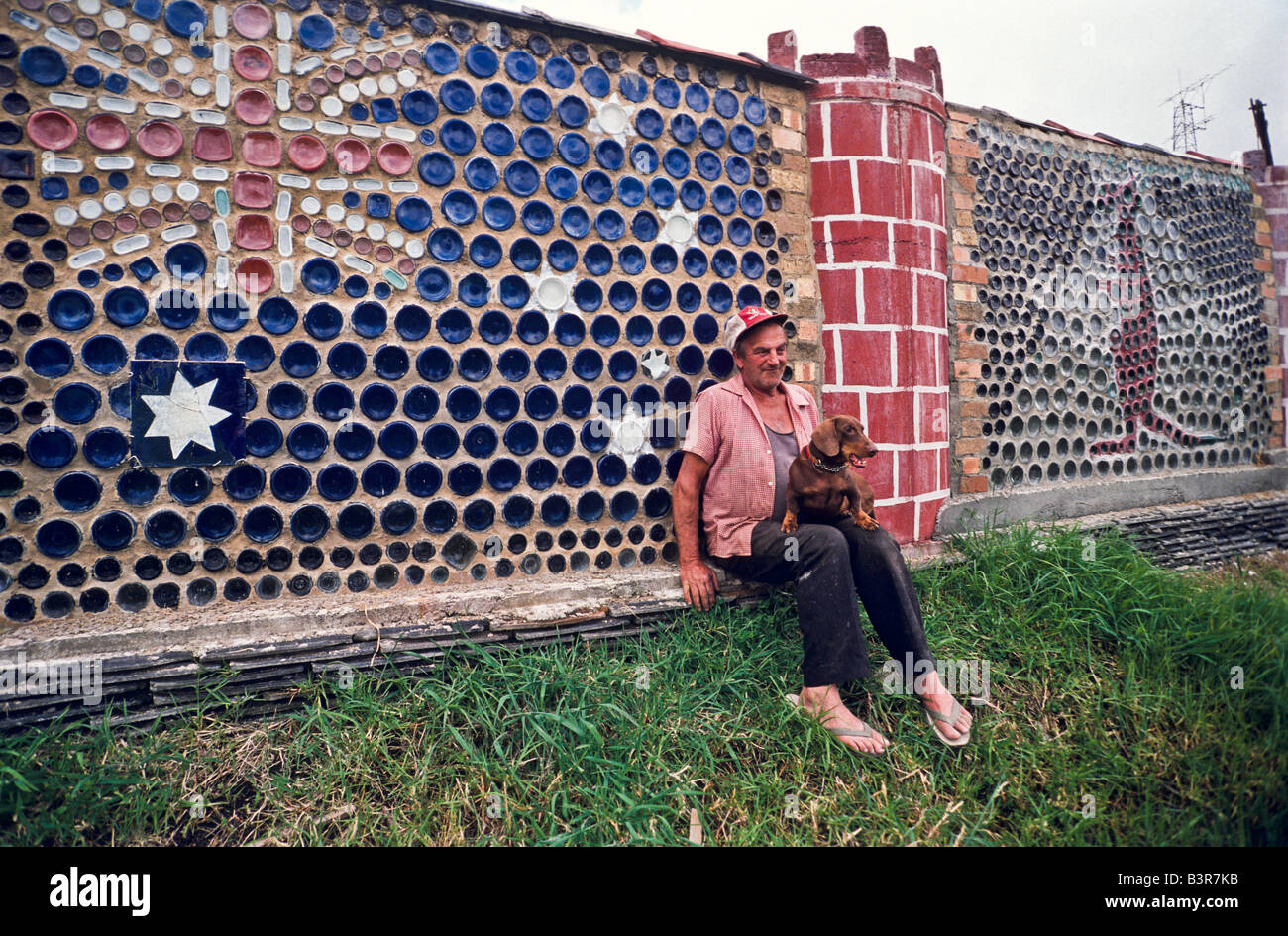 Flaschenwand und Künstler, Australien Stockfoto