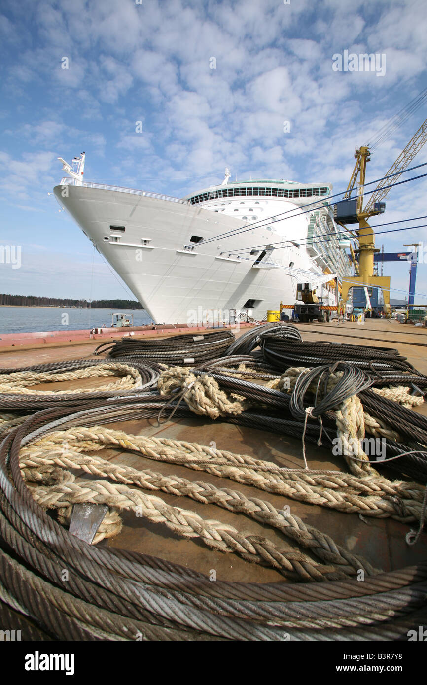 Kreuzfahrt Schiff Unabhängigkeit der Meere bei Aker Yards, Finnland, vor ihrer Jungfernfahrt gefesselt. Stockfoto