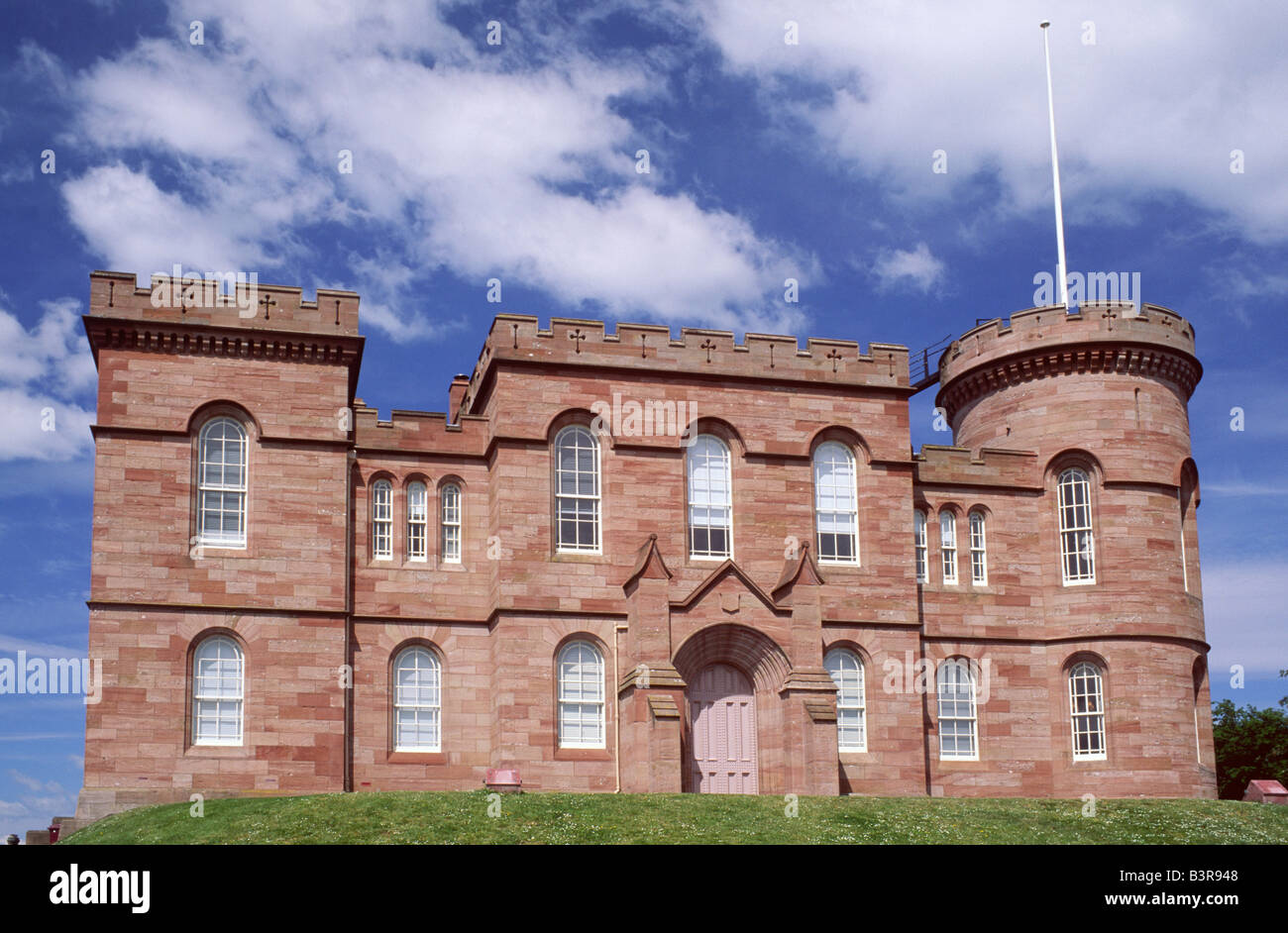 Inverness Castle, Inverness, Highland, Schottland, Vereinigtes Königreich.  Das Schloss beherbergt heute das Sheriff-Gericht. Stockfoto