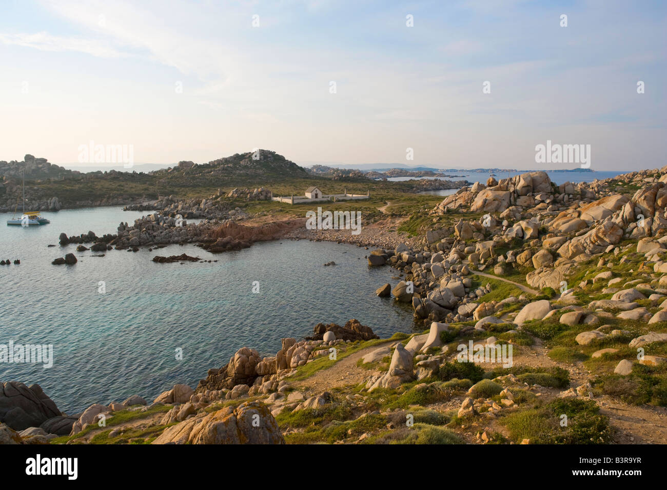 Felsen an der Mediterranen Küste Lavezzi, Insel La Maddalena Stockfoto