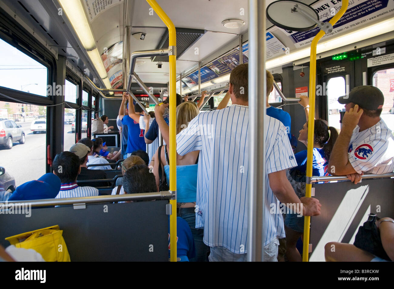 Chicago Cubs Baseball-Fans, die Fahrt mit Bus, Wrigley Field Stockfoto