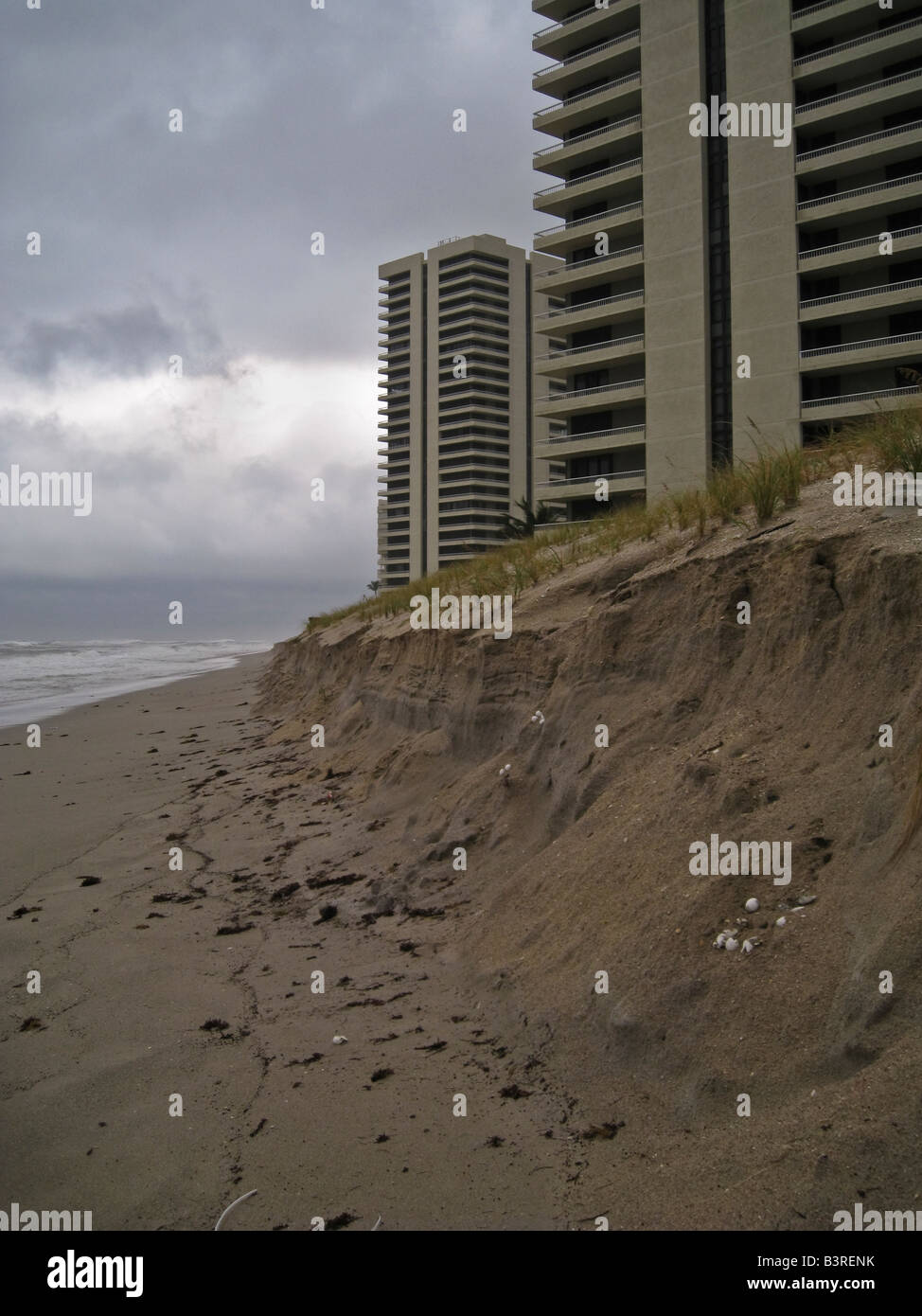 Strand-Erosion entlang einem beschäftigt Meeresschildkröten nisten Strand Stockfoto