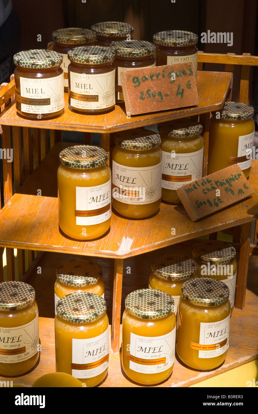 Honig-Gläser angeboten an einem Marktstand in Céret in Südfrankreich Stockfoto