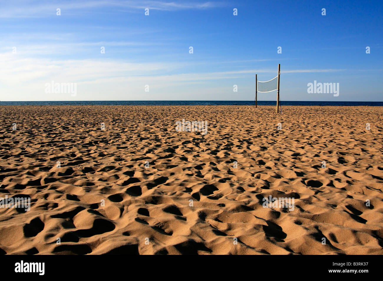 Lake Superior Michigan MI in den USA leerer Sandstrand-Volleyball-Netzsport von oben niemand hat den Blick auf das tägliche Leben in den USA Stockfoto