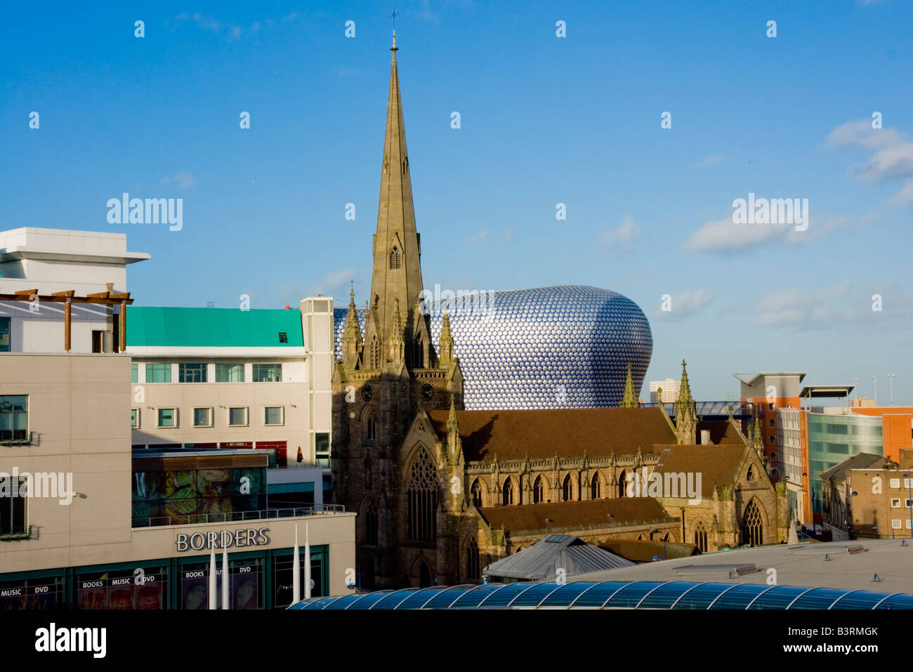 Großbritannien England birmingham Selfridges und St Martins Kirche tagsüber Stockfoto