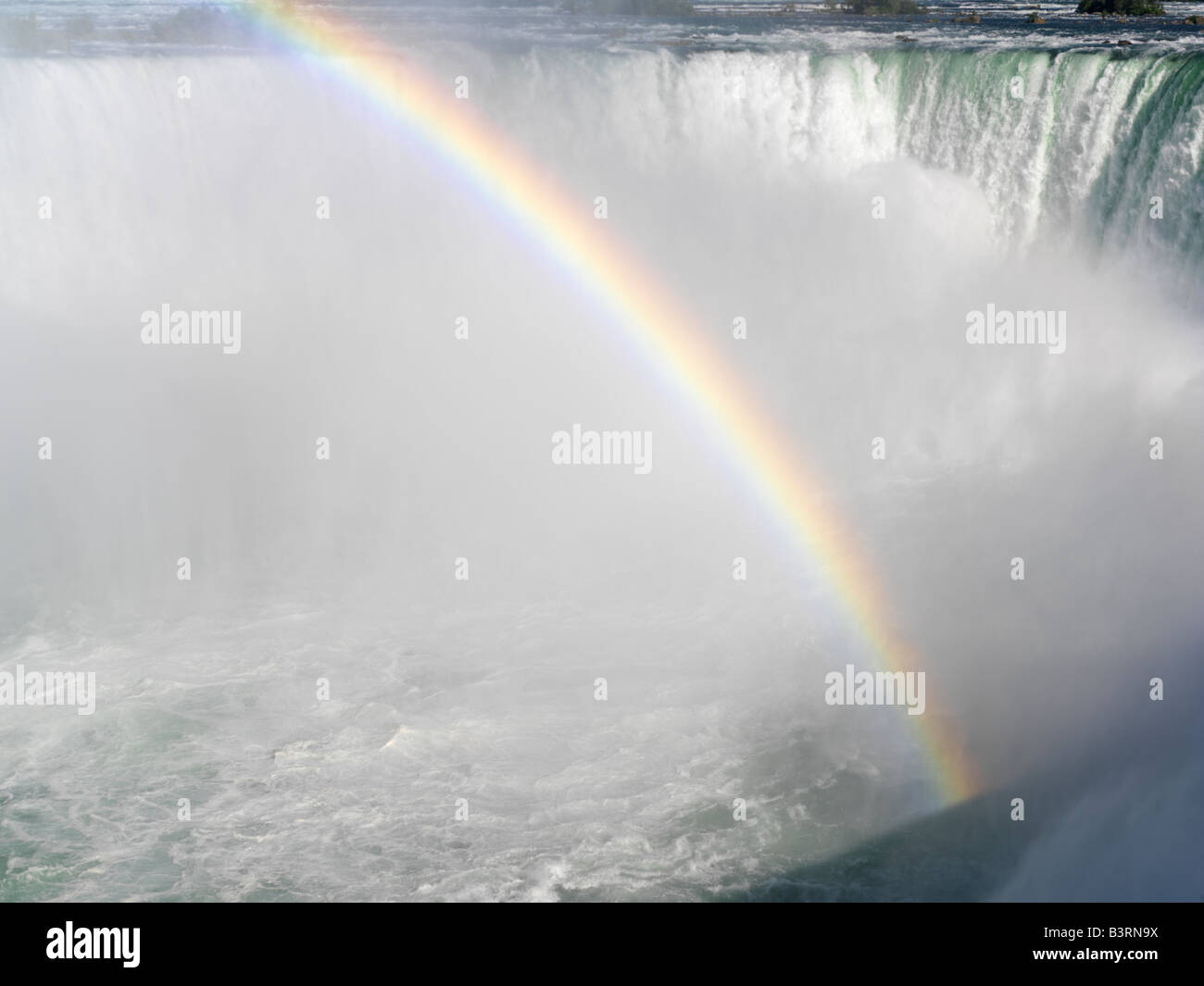 Kanada, Ontario, Niagara Falls, Kanada fällt mit einem Regenbogen Stockfoto