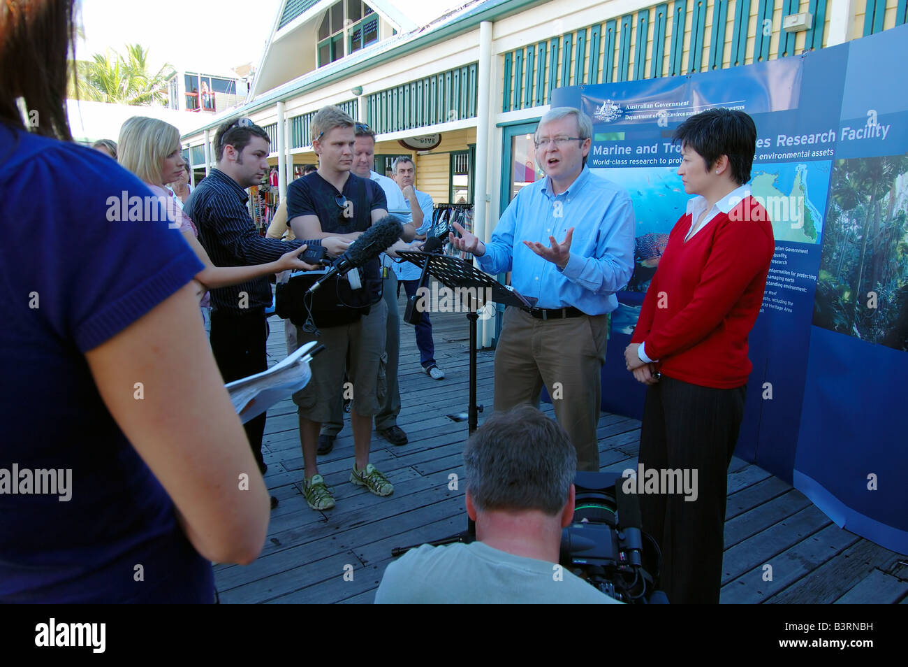 Australische Premierminister Kevin Rudd und Klima das Ministerium Penny Wong an Outdoor-Medienkonferenz Stockfoto